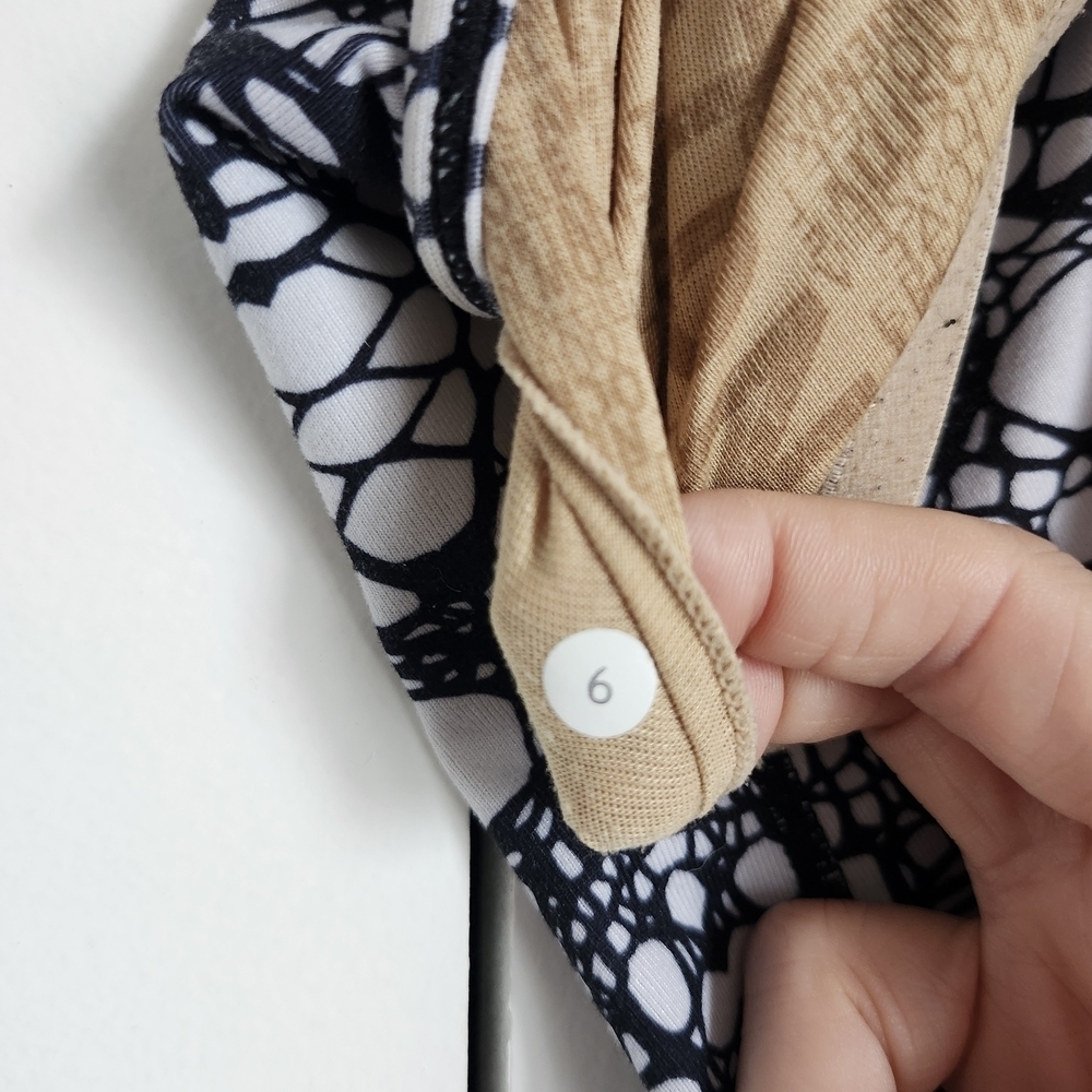 Lululemon Black & White Patterned Tank Top – Size 6 - Picture 4 of 4